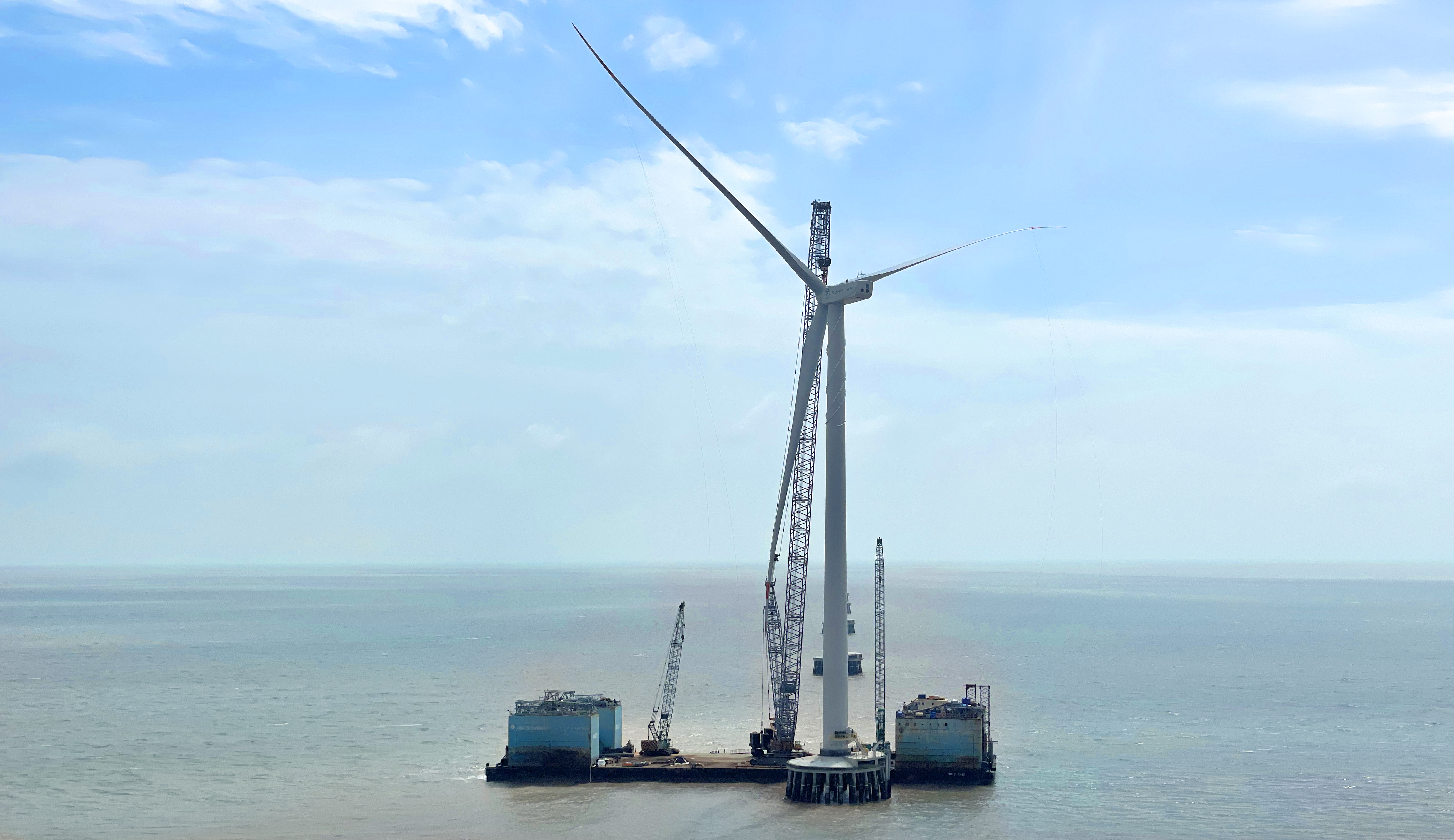 【吹响攻坚冲锋号】赢咖8首个&ldquo;双海&rdquo;项目顺利完成首台机组吊装！