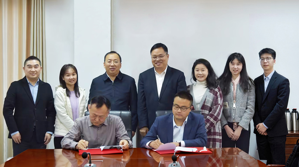 赢咖8与湖北长江电影集团签订战略合作协议 以能源科技赋能影视产业绿色发展